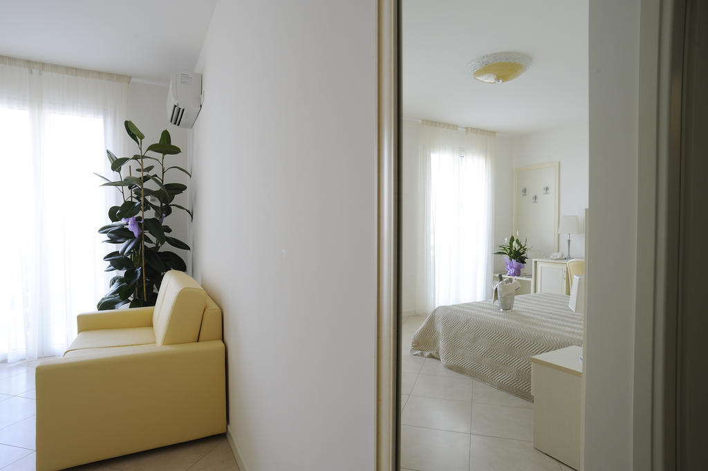 Residence Suite Smeraldo Riccione Pokoj fotografie